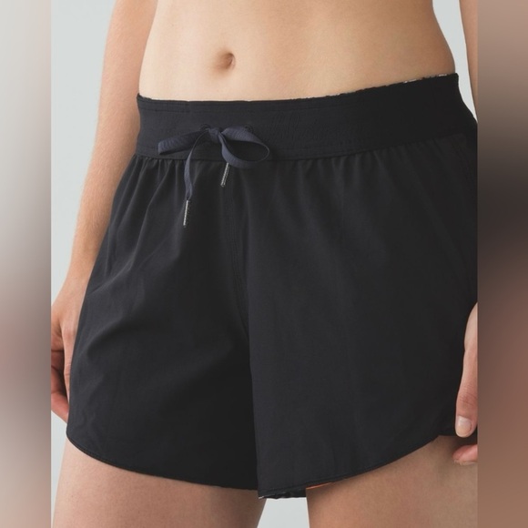 Lululemon Go The Distance Shorts Reversible Butterfly Pizzaz Multi / Black - Picture 3 of 13